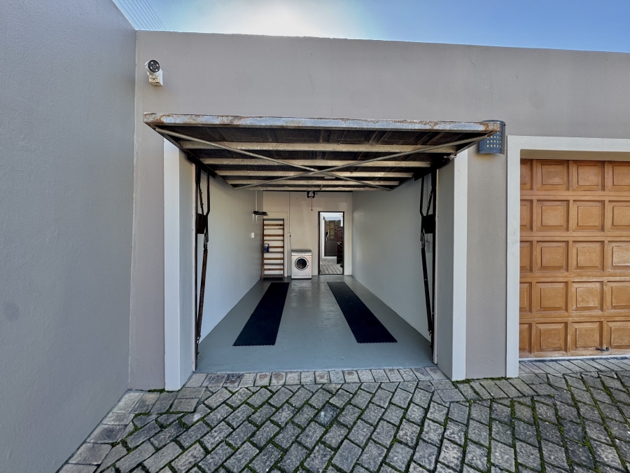 3 Bedroom Property for Sale in Waves Edge Western Cape